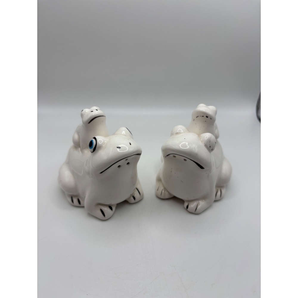 Vintage White Ceramic Frog Salt and Pepper Shakers Set Blue Eyes Kitsch Decor